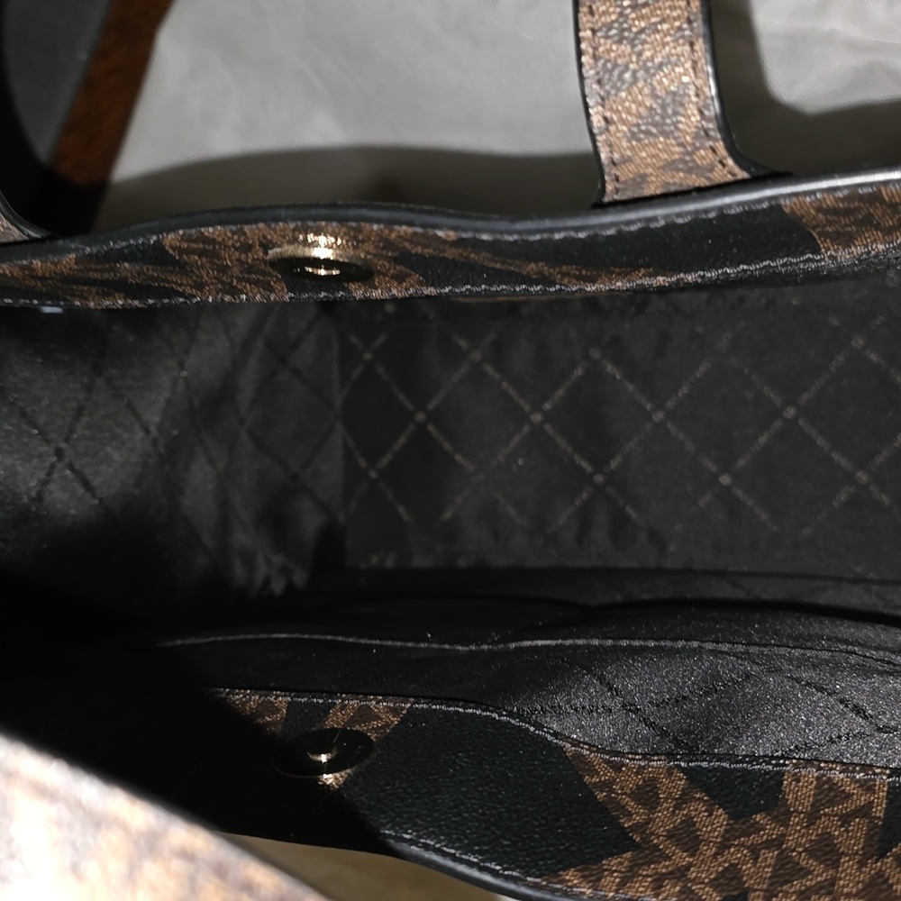 Michael Kors Large Kenly Tote and Wallet - Picture 4 of 6